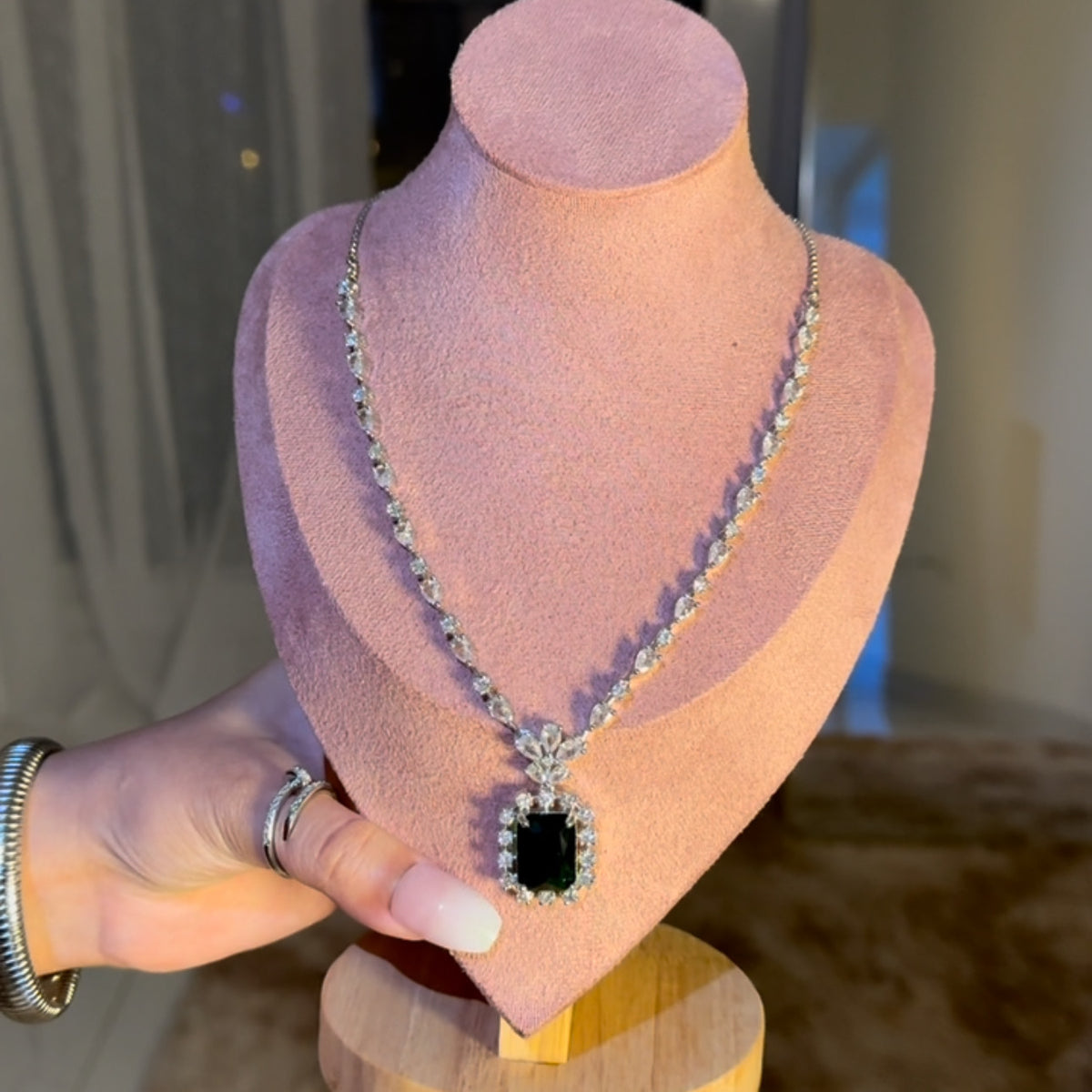 Alia Bhatt Emerald Pendant Set
