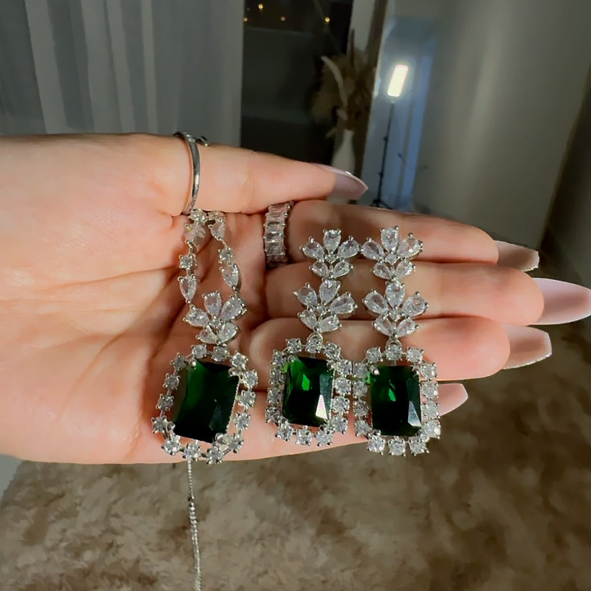 Alia Bhatt Emerald Pendant Set