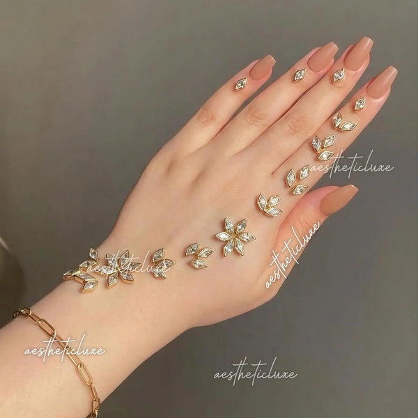 Kundan Mehndi for Hand | Reusable Indian Pakistani Bridal Minimalist Hand Henna Jewelry for Mehndi, Sangeet | Henna Mirror with Beads Gems
